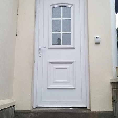 3 Hebergements - Au 1Er Etage 1 Appartement 2 Pieces Et Au 2Eme Etage Un Logement De 2 Chambres Louees Separement Avec Coin Cuisine Et Toilettes A Partager- Dans Pavillon Au Pied Du Rer B A 5 Minutes De Paris Et 30 Mn Stade De France Cachan Exterior photo