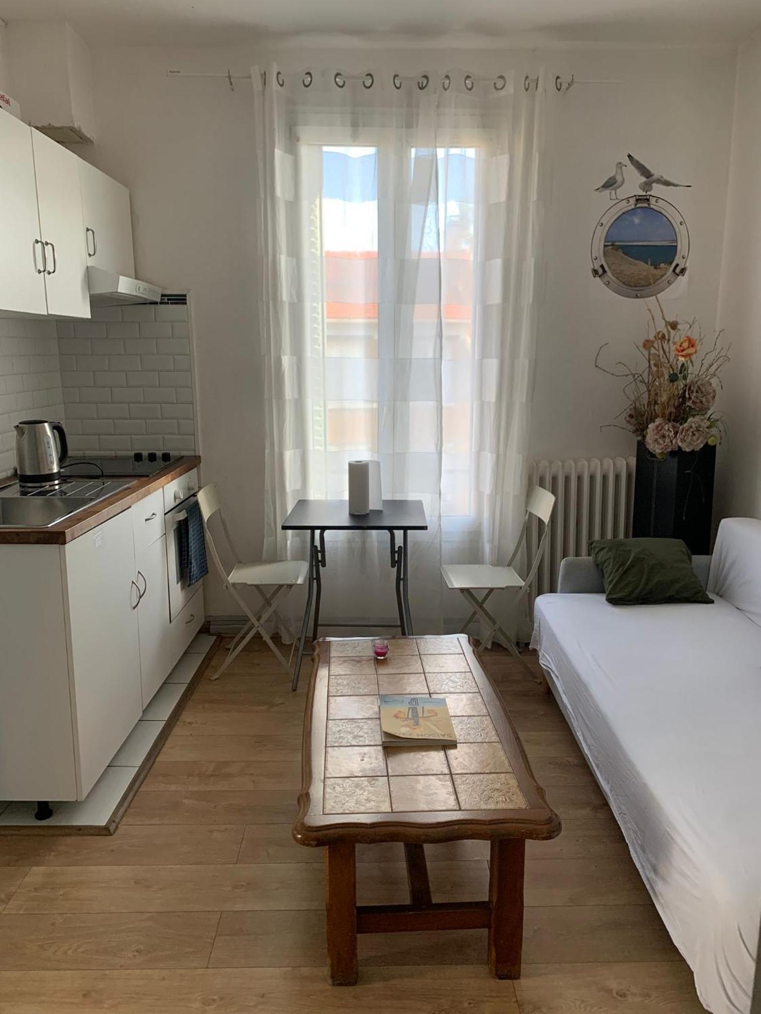 3 Hebergements - Au 1Er Etage 1 Appartement 2 Pieces Et Au 2Eme Etage Un Logement De 2 Chambres Louees Separement Avec Coin Cuisine Et Toilettes A Partager- Dans Pavillon Au Pied Du Rer B A 5 Minutes De Paris Et 30 Mn Stade De France Cachan Exterior photo